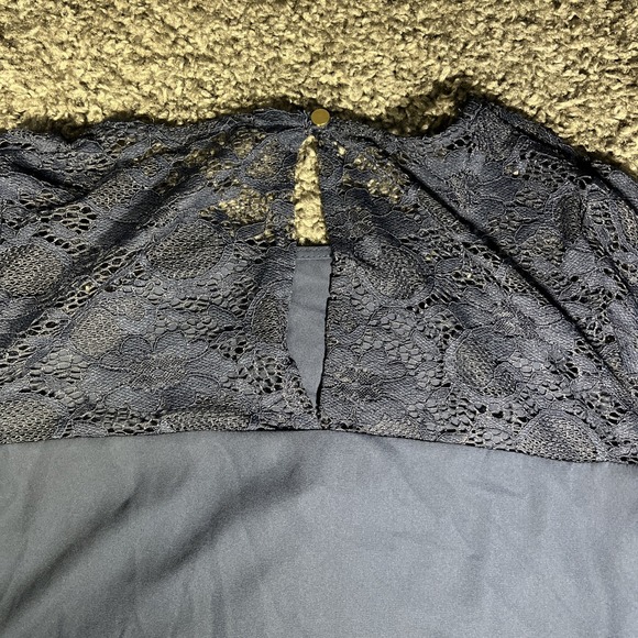 Lulu's Navy blue Lace Top Blouse XS Keyhole Back - Picture 4 of 6